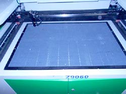 Лазерный гравировальный станок LS 9060 стол сетчатый