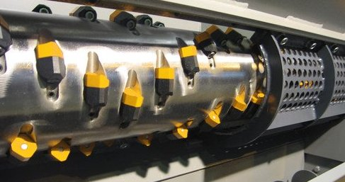 Дробилка UNTHA LR 700 шредер | Австрия 2021 год | 4 500 000 руб | на складе Производительность 2-4 м³/ч Загрузочный бункер 700 x 1065 мм, Ротор диаметром 300 мм Мощность 18,5 кВт Калибрующие сита 15-40 мм